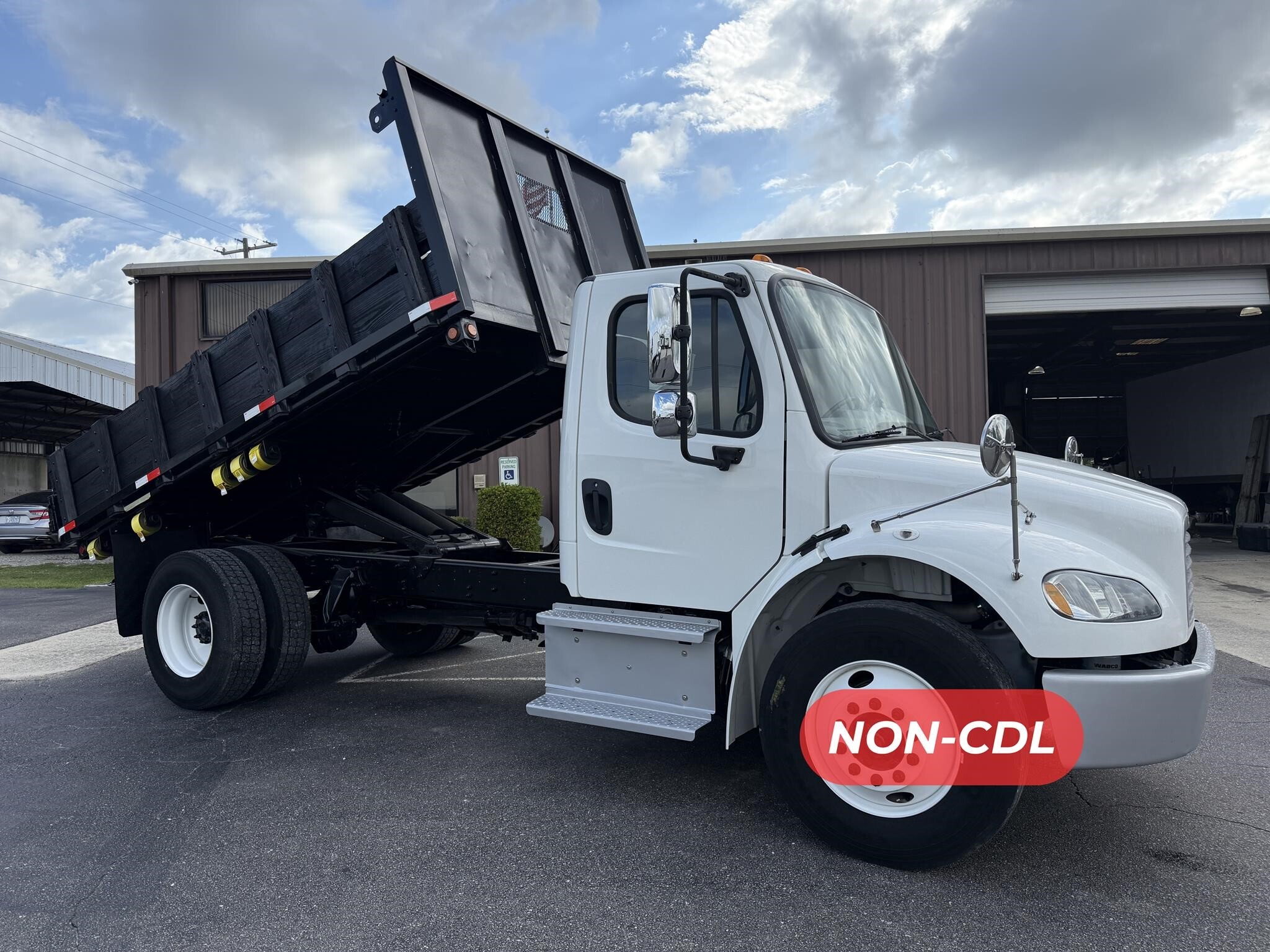2019 FREIGHTLINER BUSINESS CLASS M2 106 in Wilmington, NC