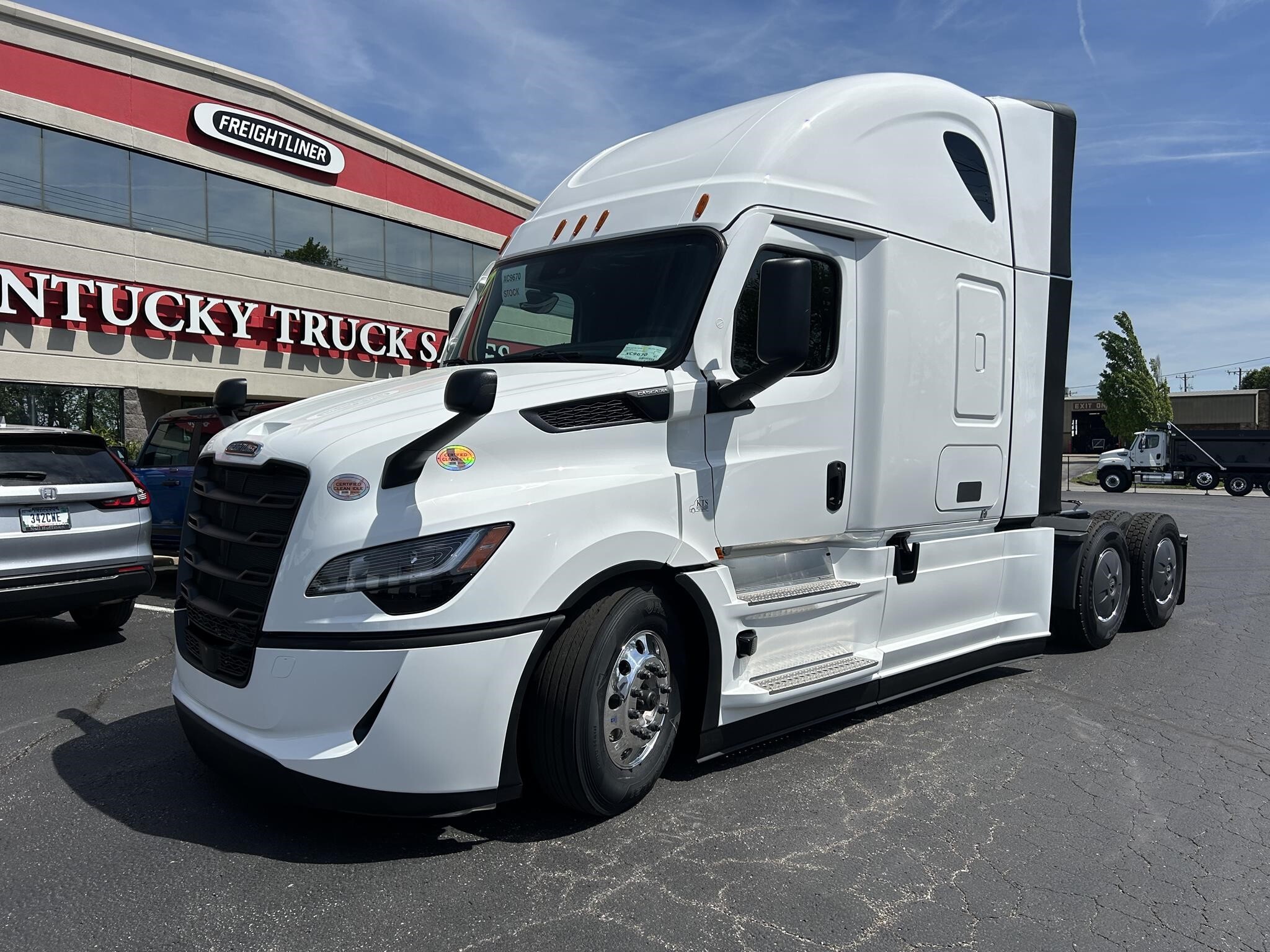 2027 FREIGHTLINER CASCADIA 126 in Jeffersonville, IN