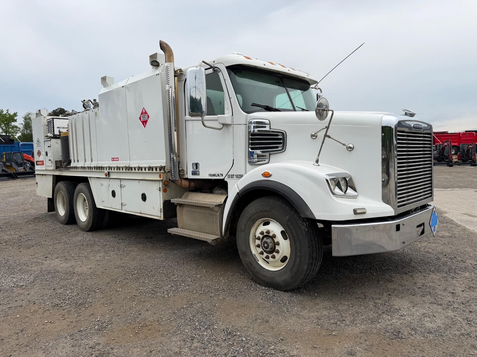2016 FREIGHTLINER 122SD in Chatham, VA