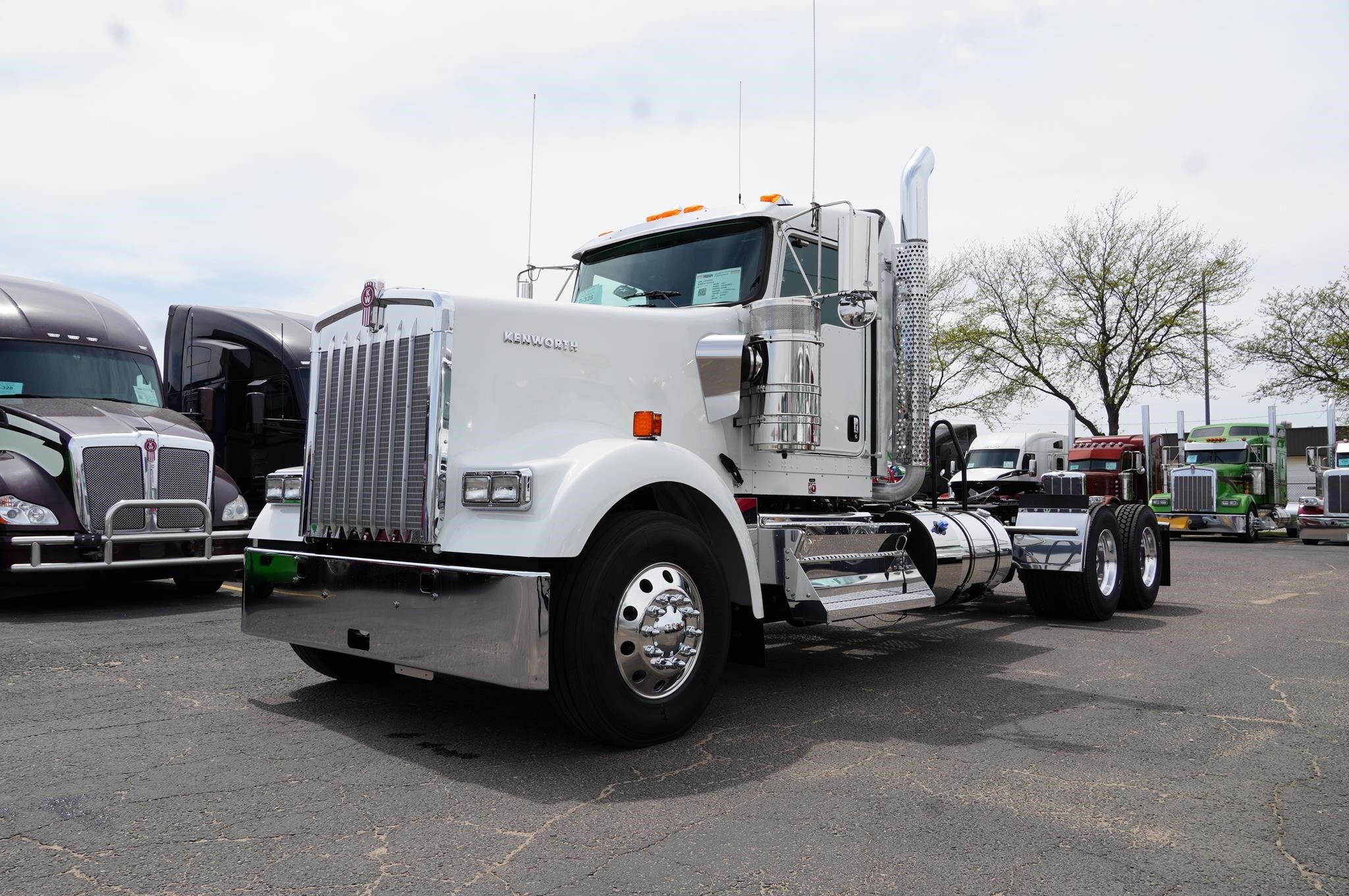 2027 KENWORTH W900L in Sioux Falls, SD
