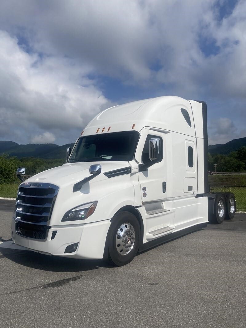 2027 FREIGHTLINER CASCADIA 126 in Greenville, SC