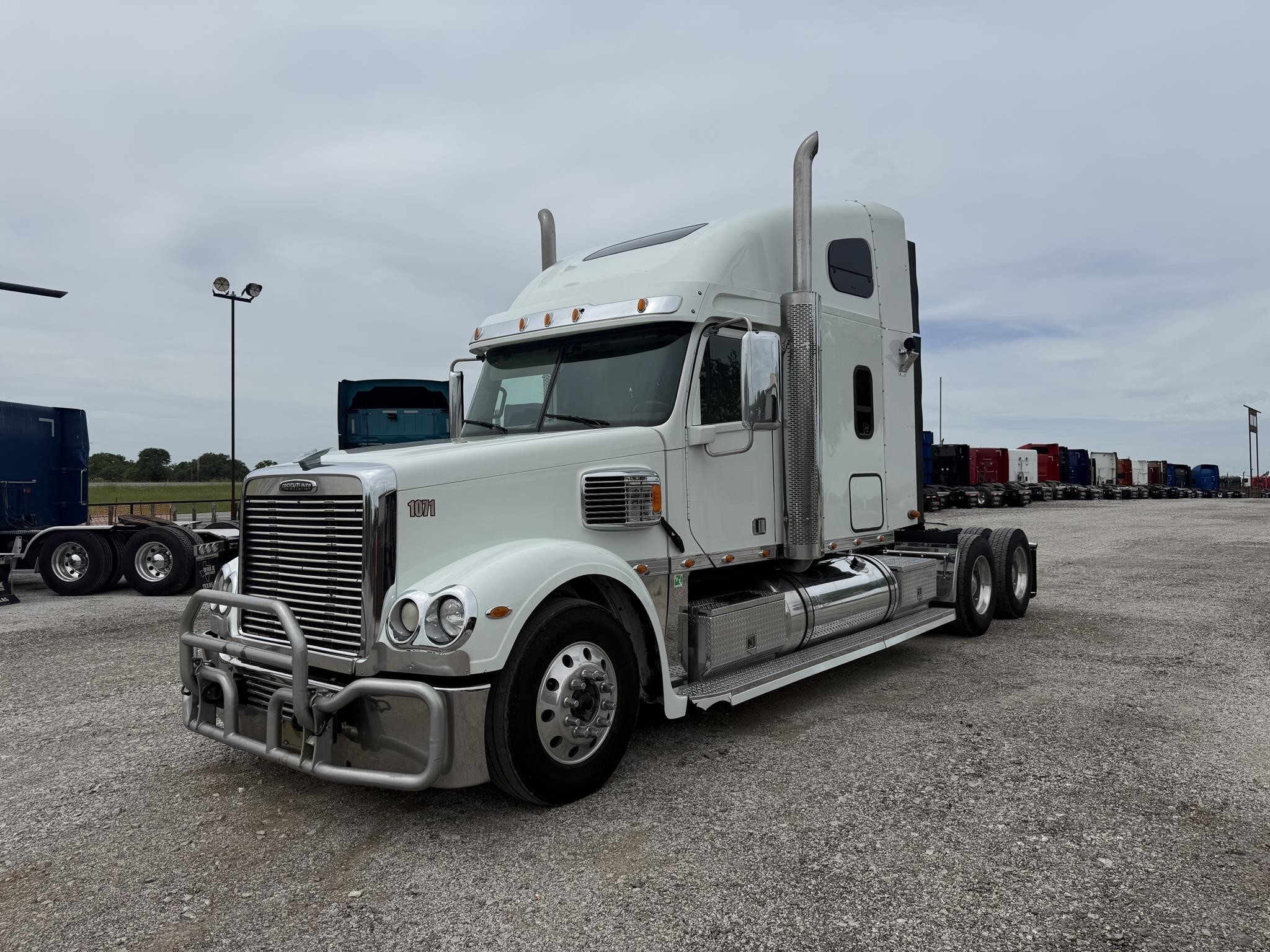 2020 FREIGHTLINER CORONADO 132 in Eastland, TX