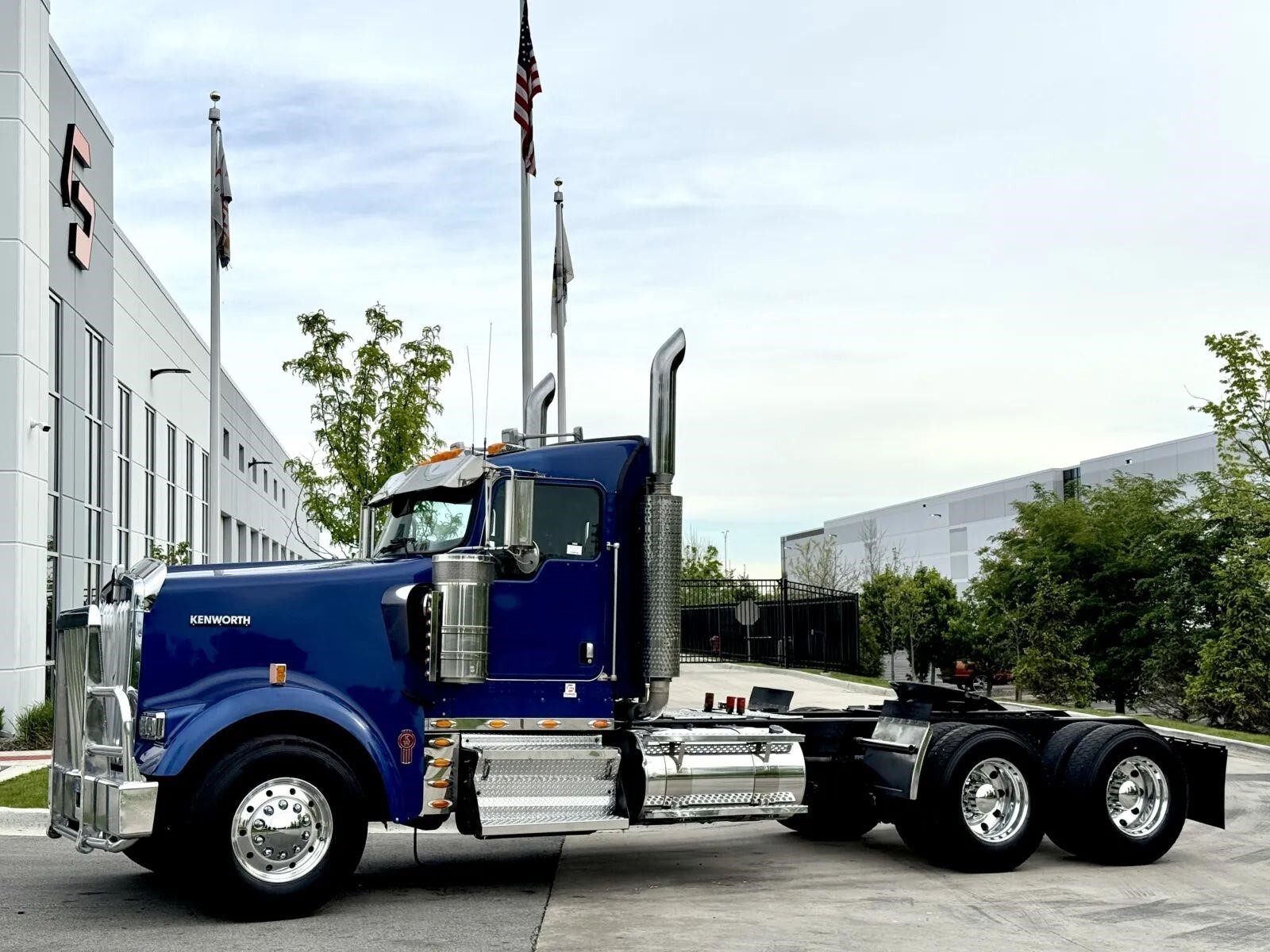2018 KENWORTH W900 in New Lenox, IL