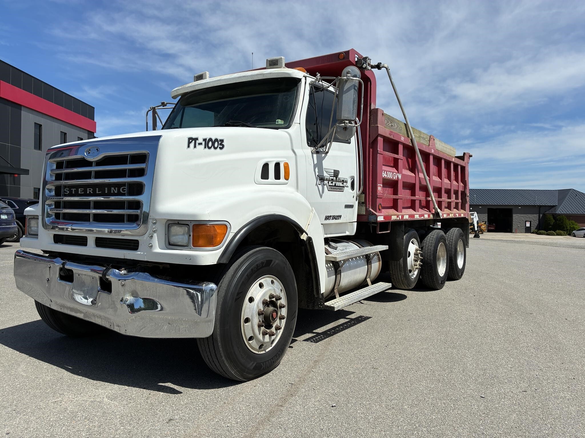 2005 STERLING LT9500 in Chatham, VA