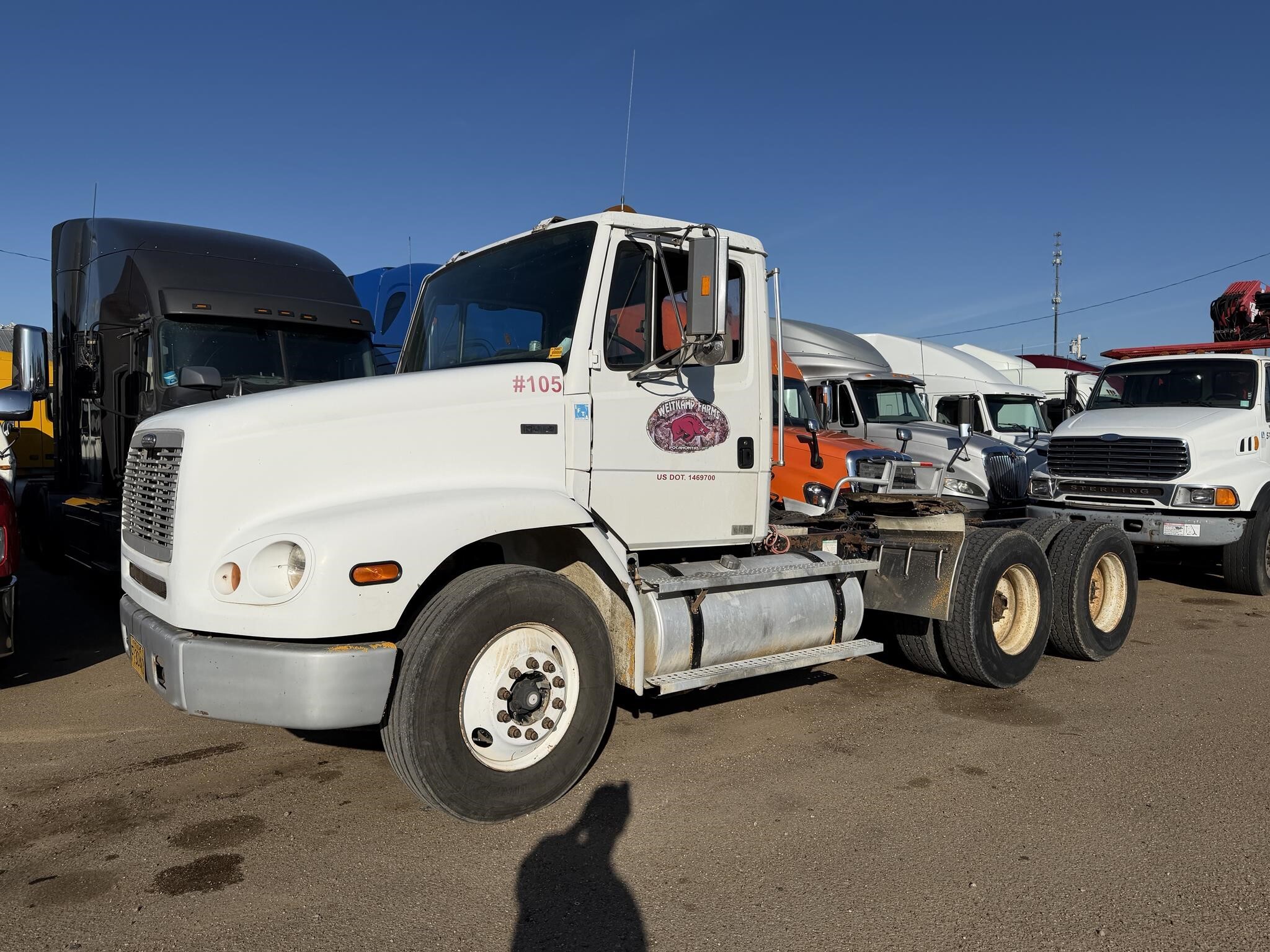 2000 FREIGHTLINER FL112 in Covington, TN