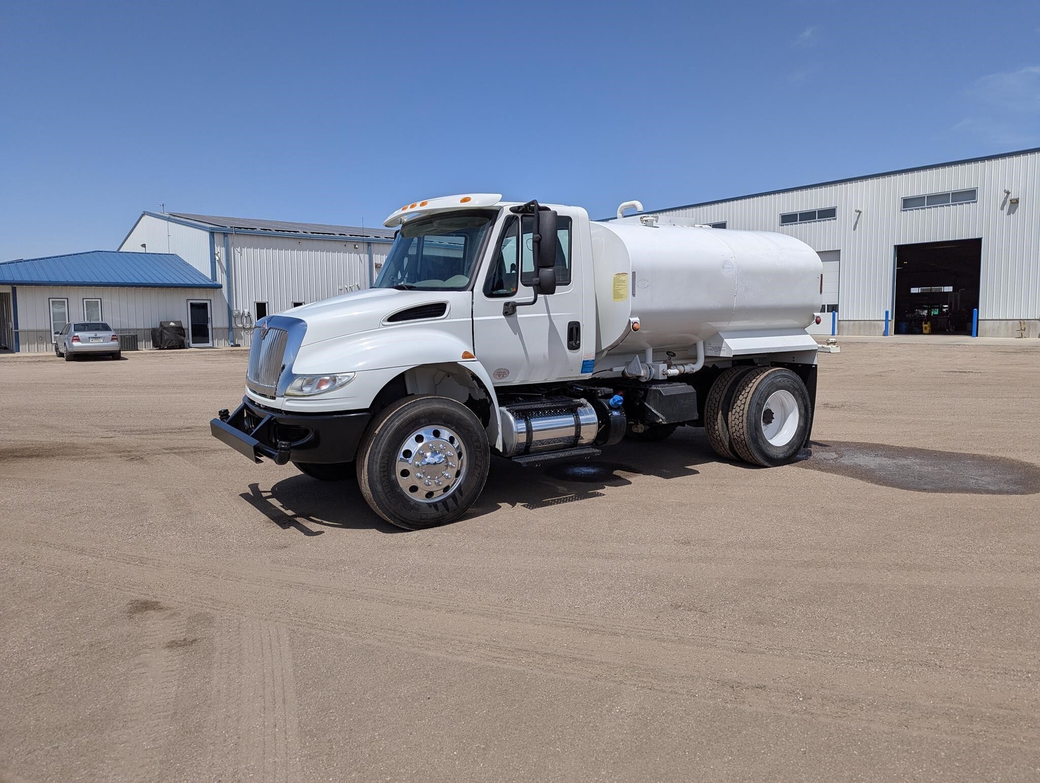 2015 INTERNATIONAL DURASTAR 4300 in Sawyer, KS