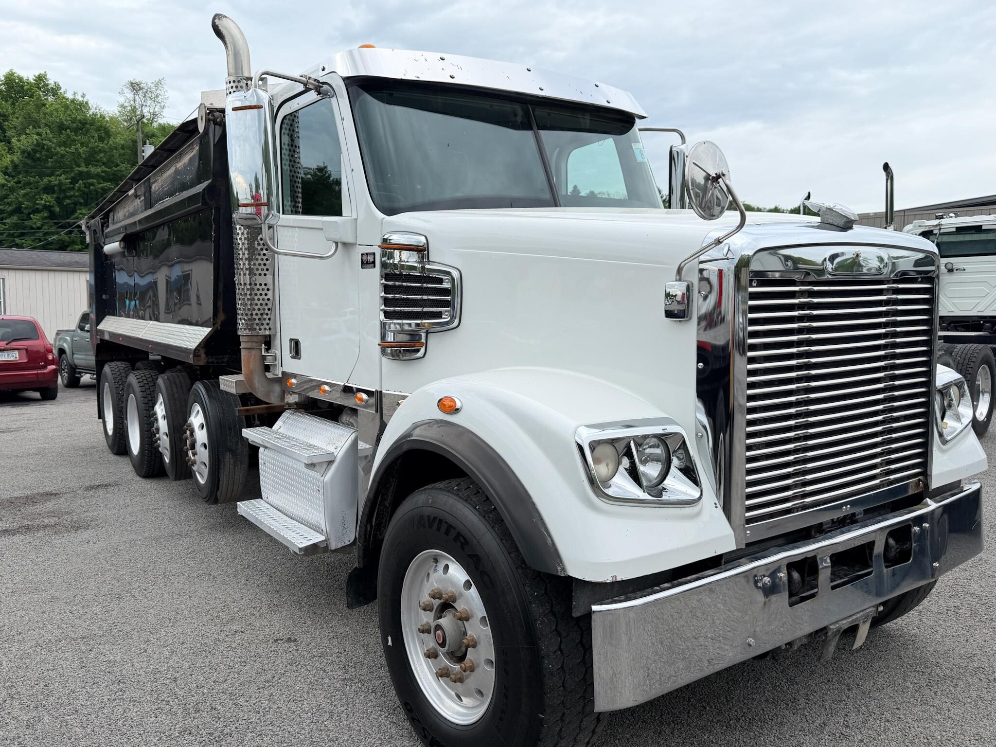 2019 FREIGHTLINER 122 SD in East Liverpool, OH
