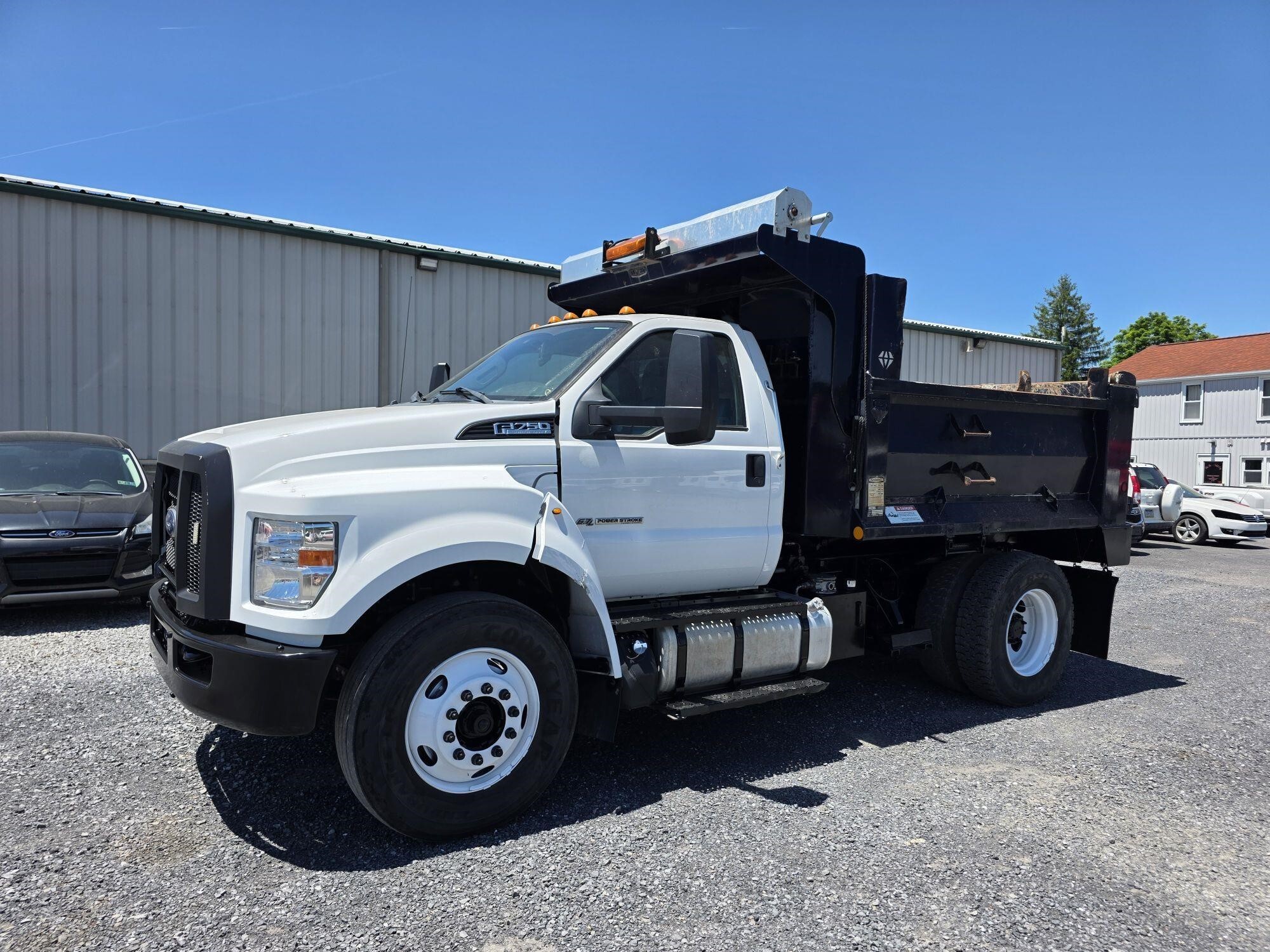 2017 FORD F750 in Duncansville, PA