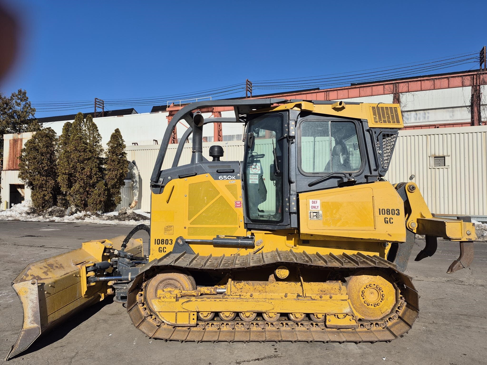 2023 DEERE 650K LGP in Essington, PA