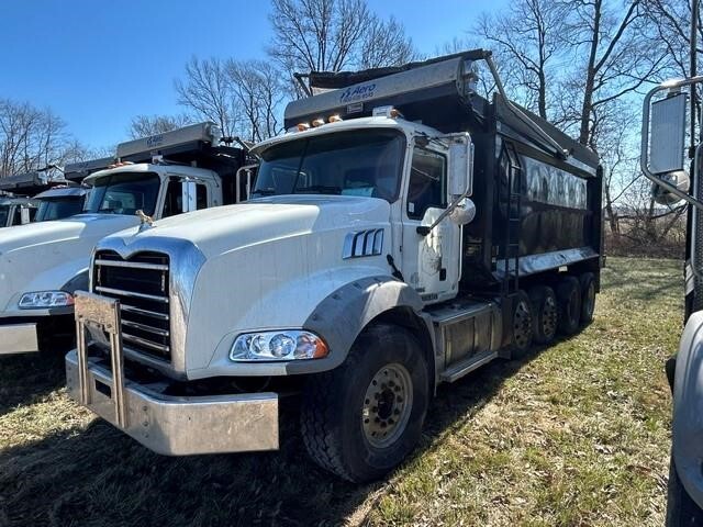 2018 MACK GRANITE GU813 in Petersburg, IN