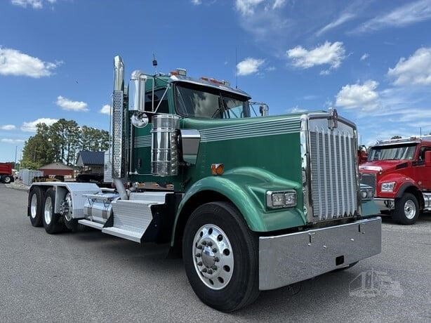 2013 KENWORTH W900 in Chatham, VA