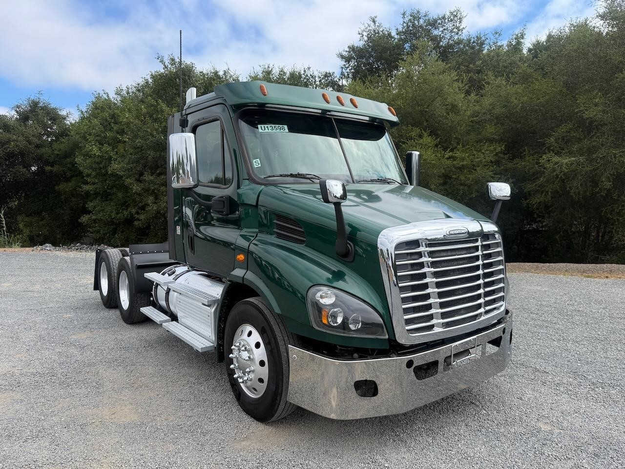 2016 FREIGHTLINER CASCADIA 113 in Cloverdale, CA
