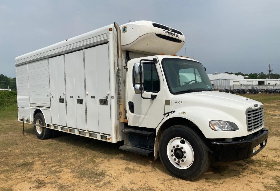 2019 FREIGHTLINER BUSINESS CLASS M2 106 in Miami, FL
