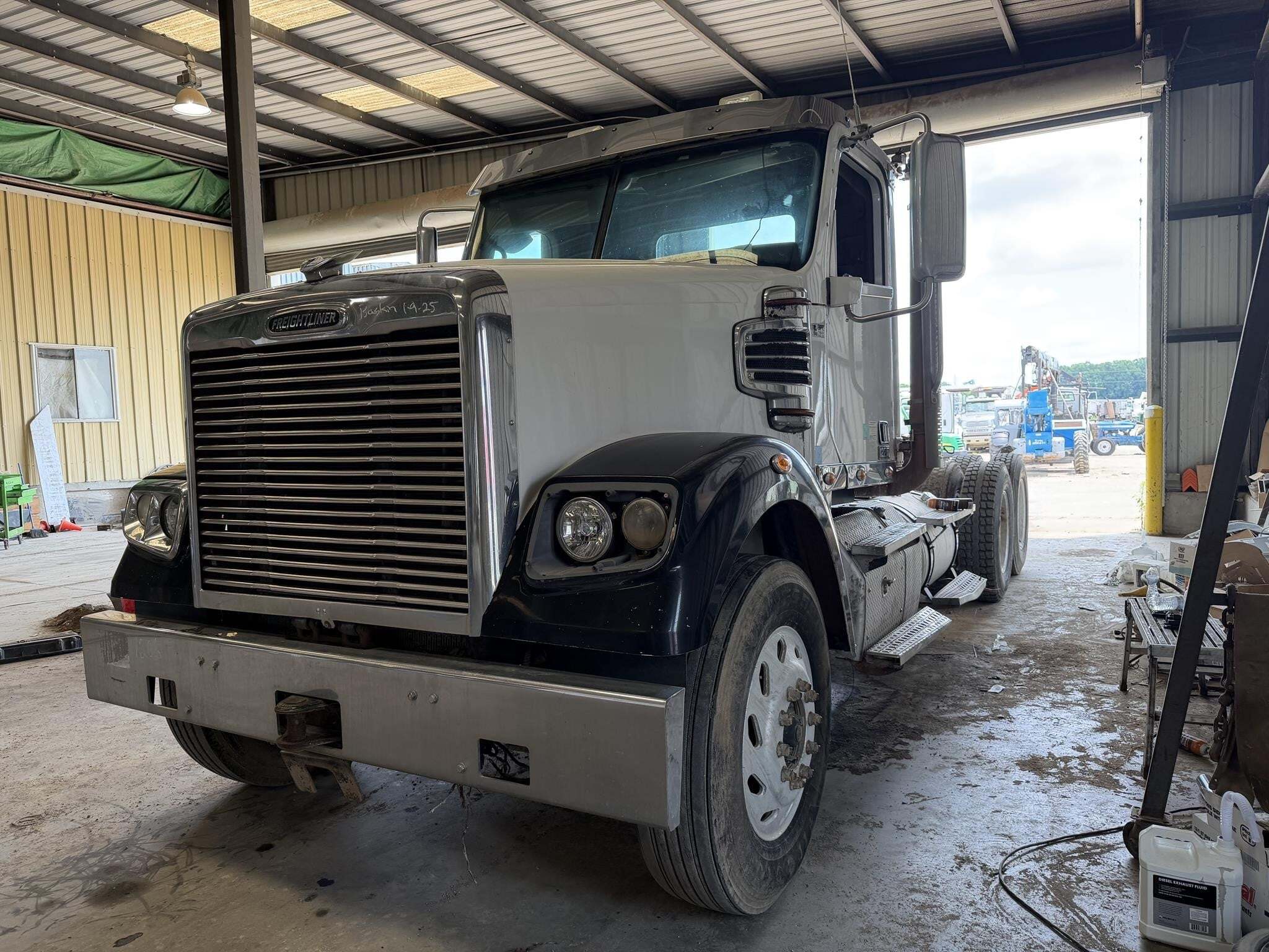 2015 FREIGHTLINER 122 SD in Covington, TN