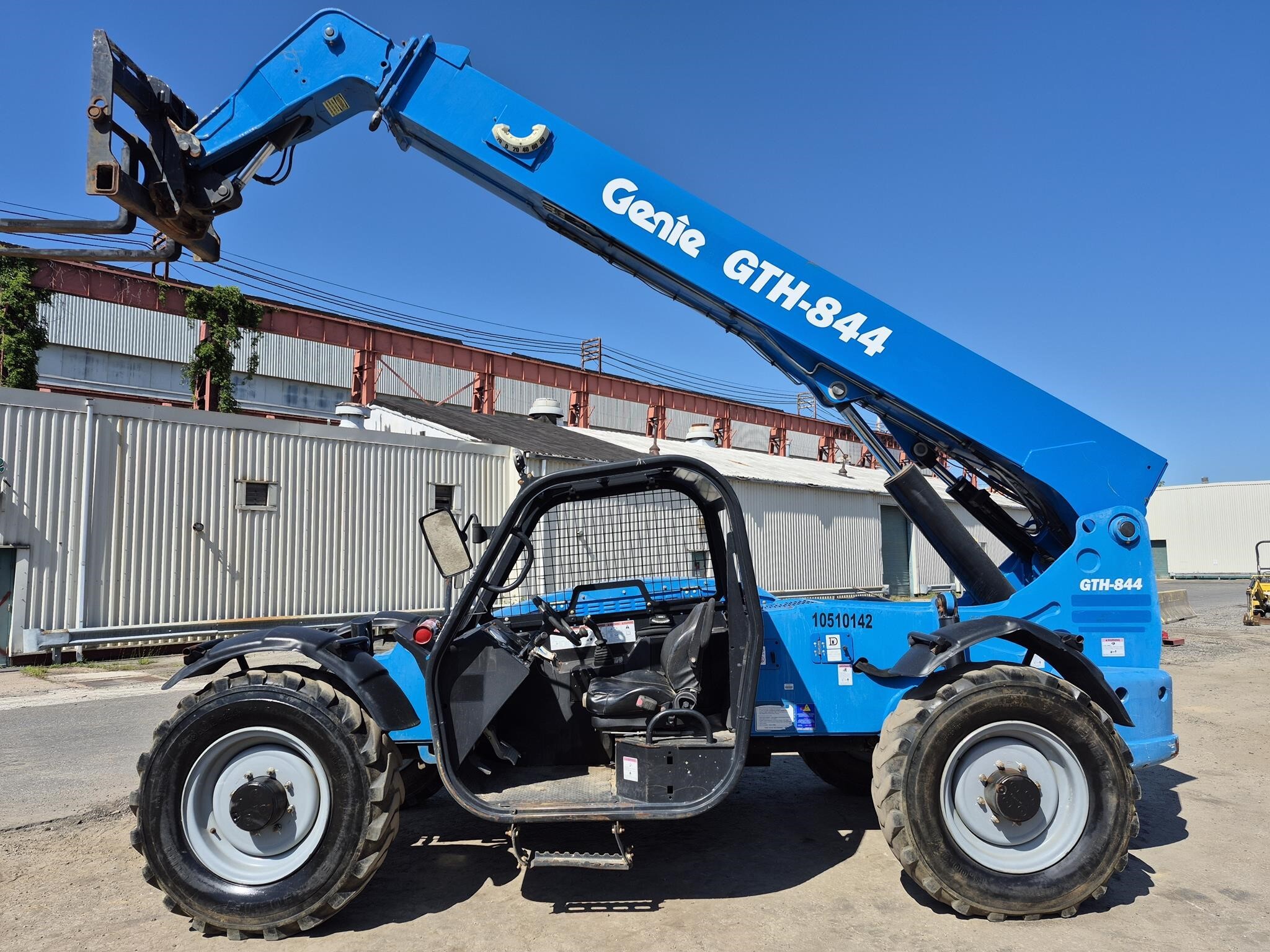 2016 GENIE GTH844 in Essington, PA