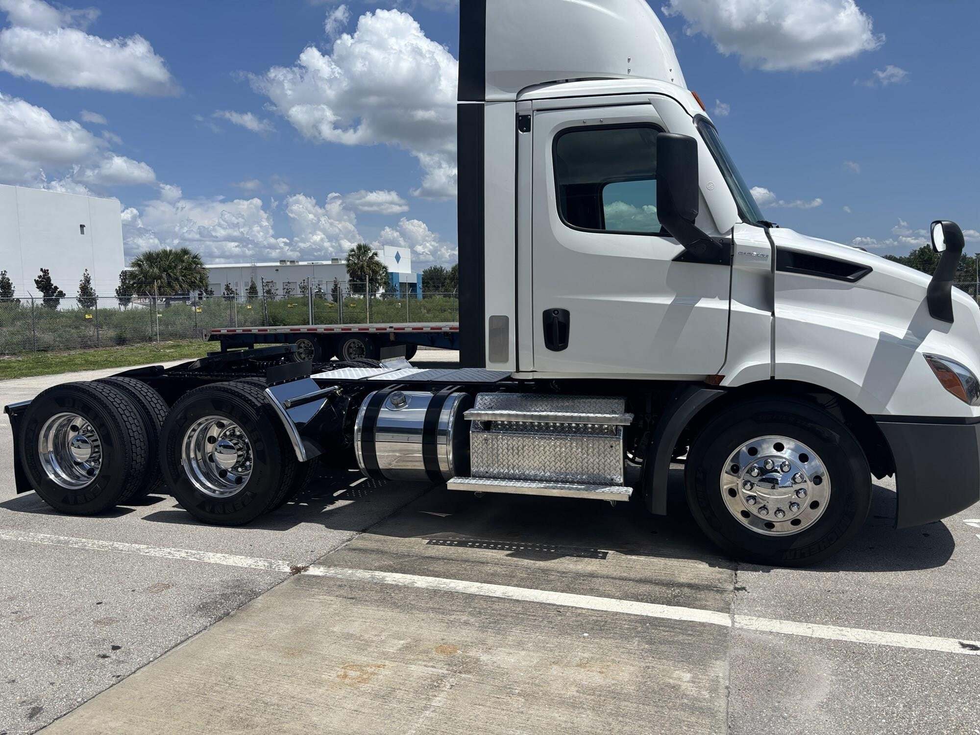2021 FREIGHTLINER CASCADIA 116 in Tampa, FL