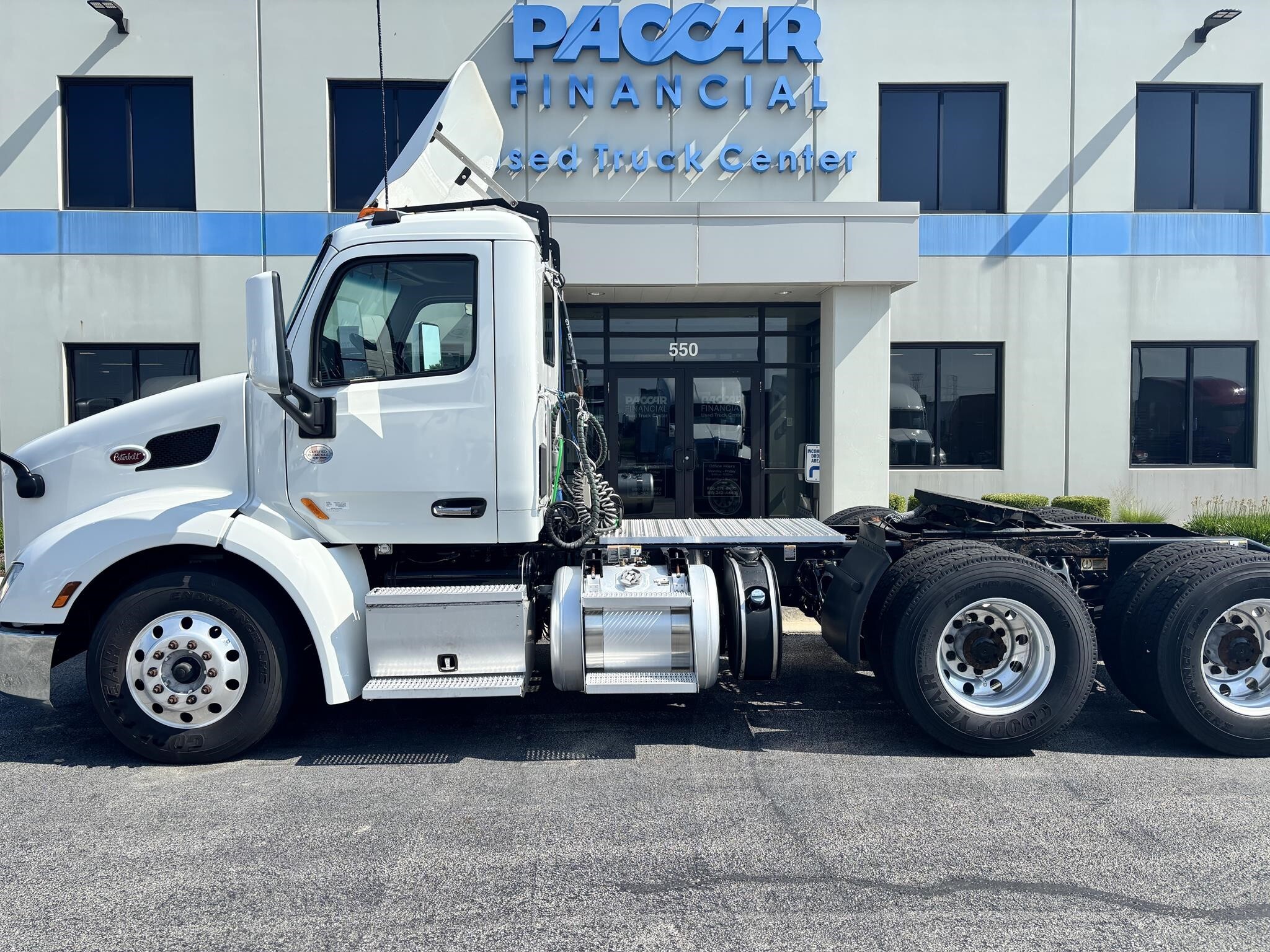 2022 PETERBILT 579 in Minooka, IL