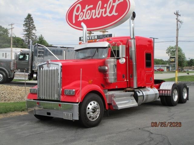 2022 KENWORTH W900L in Butler, PA