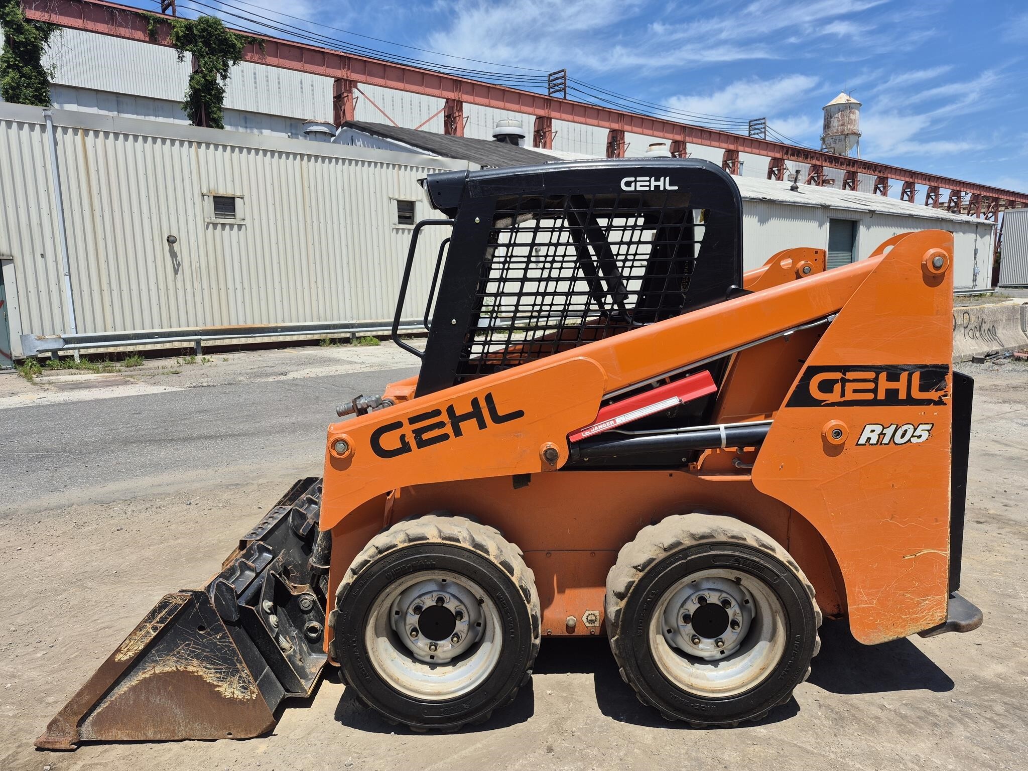 2020 GEHL R105 in Essington, PA