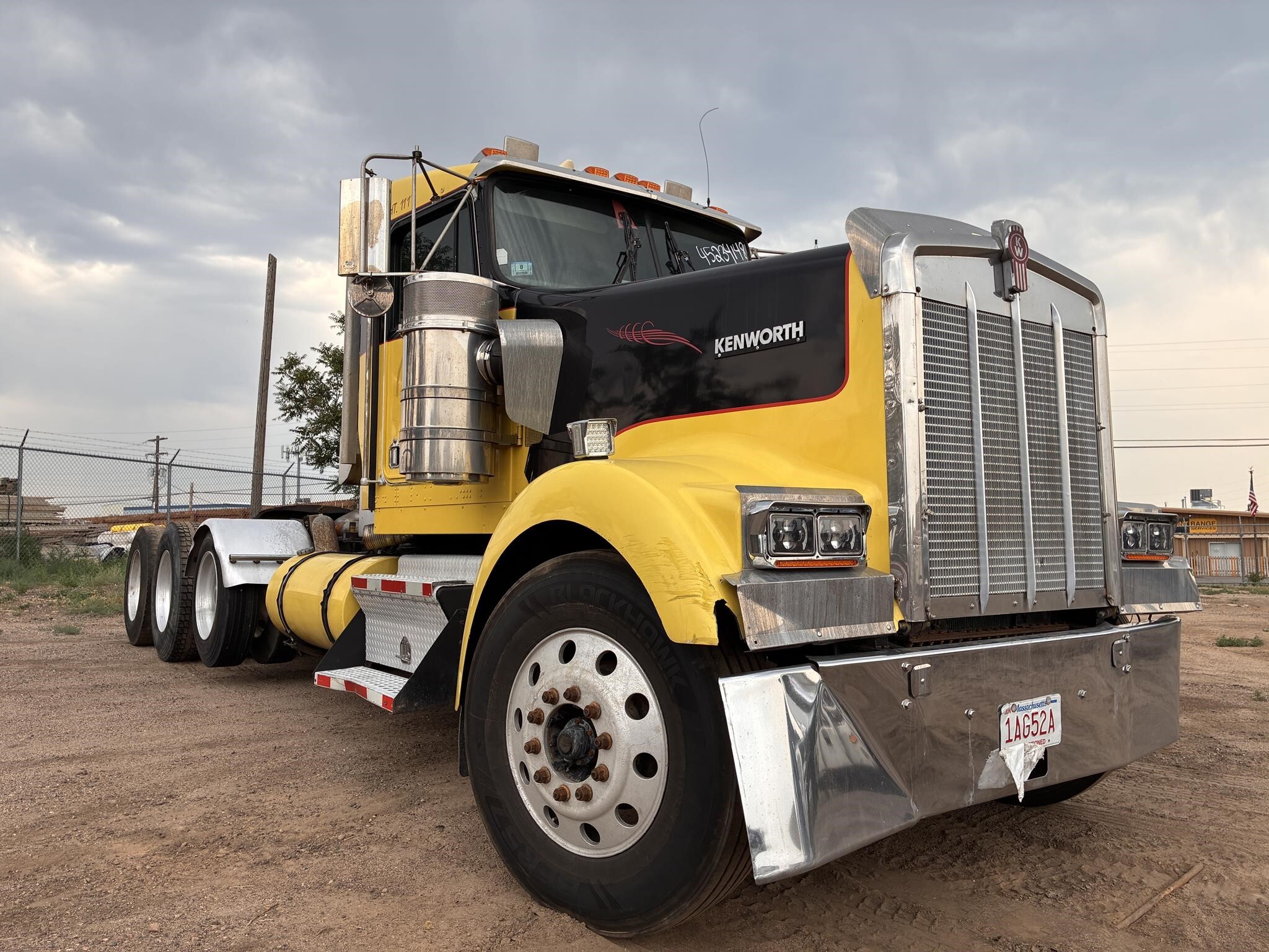 2005 KENWORTH W900 in Commerce City, CO