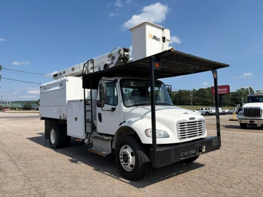 2016 FREIGHTLINER BUSINESS CLASS M2 106 in Chatham, VA