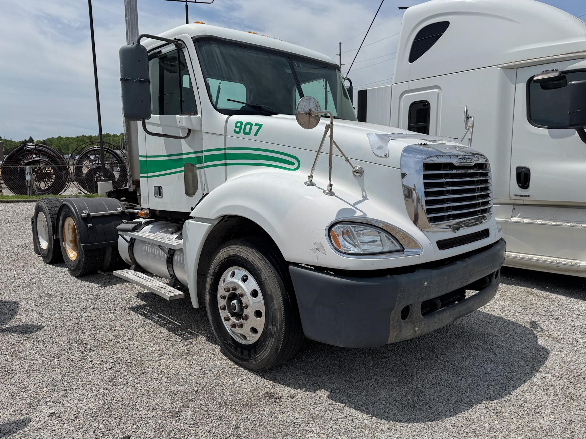 2007 FREIGHTLINER COLUMBIA in East Liverpool, OH