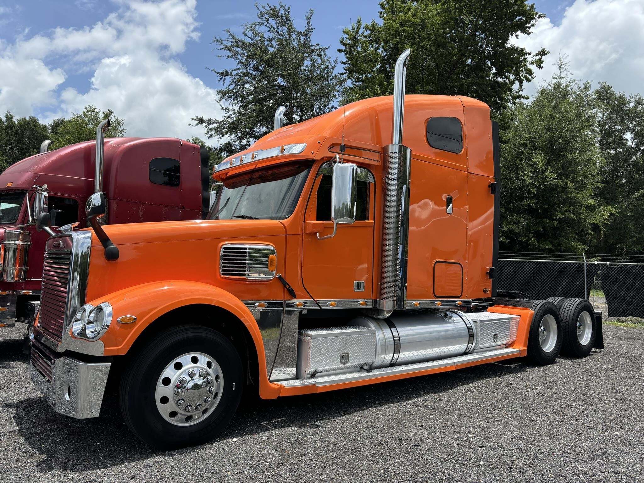 2016 FREIGHTLINER CORONADO 132 in Citra, FL