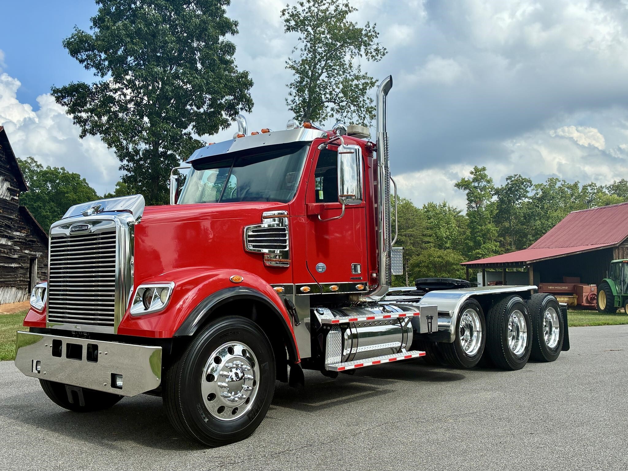 2014 FREIGHTLINER CORONADO 122 SD in Chatham, VA