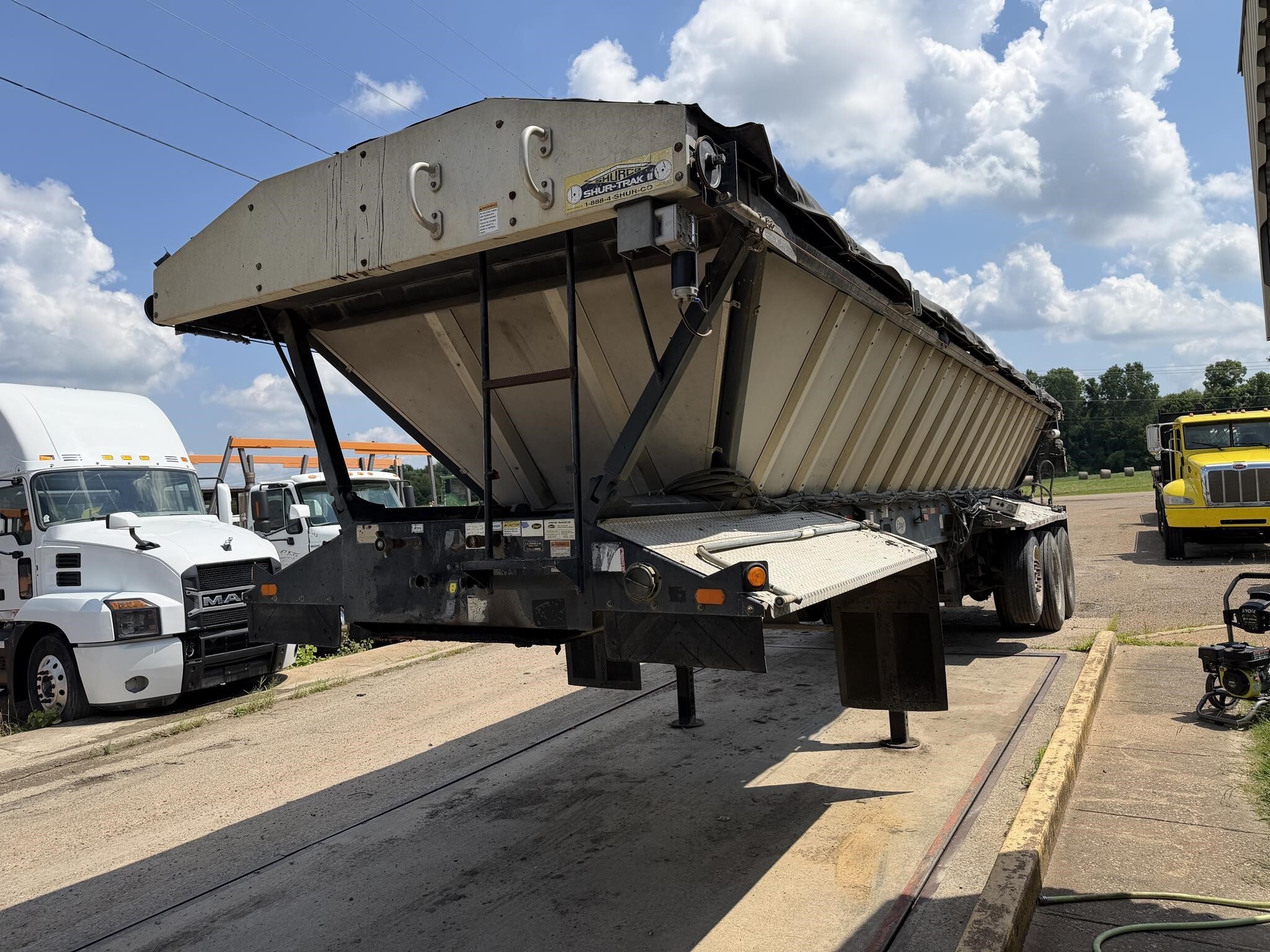 2010 ETNYRE TRI-AXLE LIVE FLOOR in Covington, TN