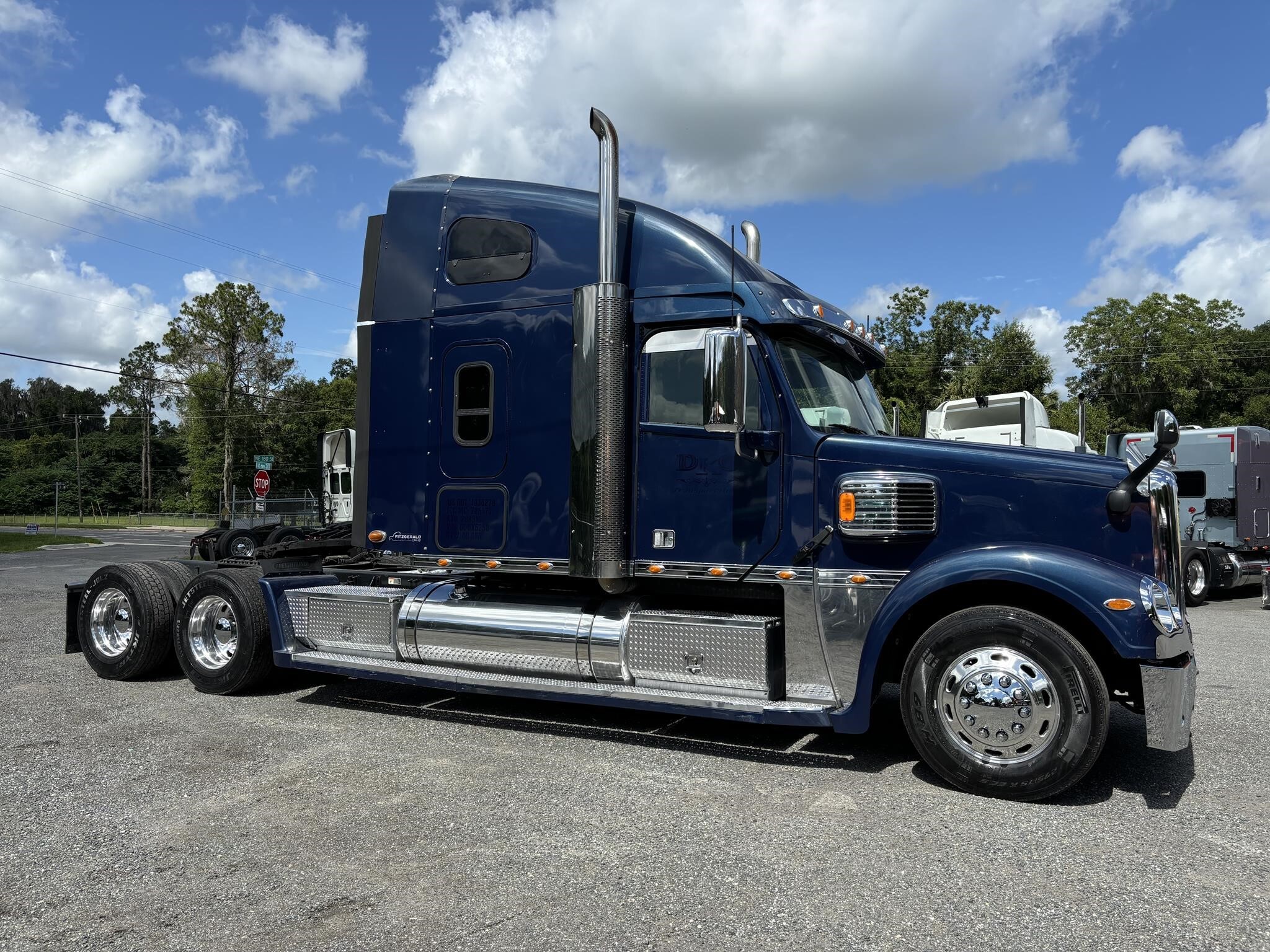2016 FREIGHTLINER CORONADO 132 in Citra, FL
