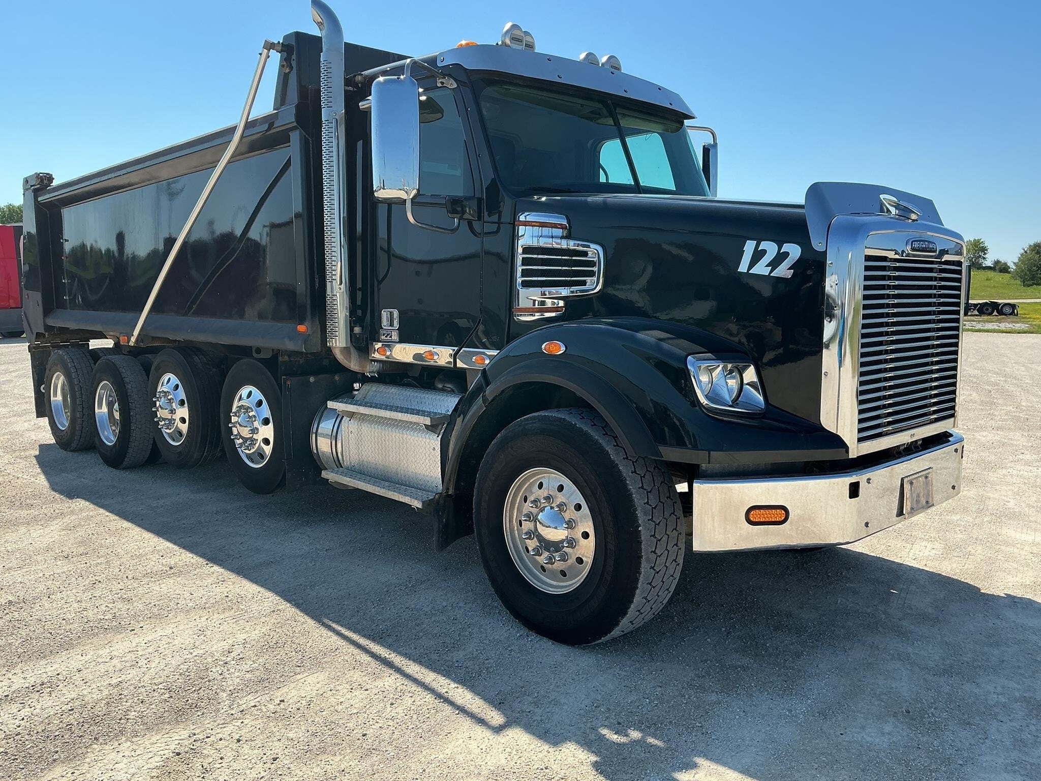 2015 FREIGHTLINER 122 SD in Oak Creek, WI
