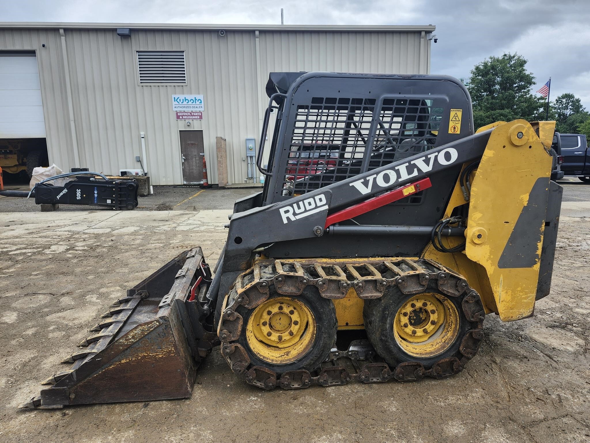 2004 VOLVO MC60 in Bardstown, KY