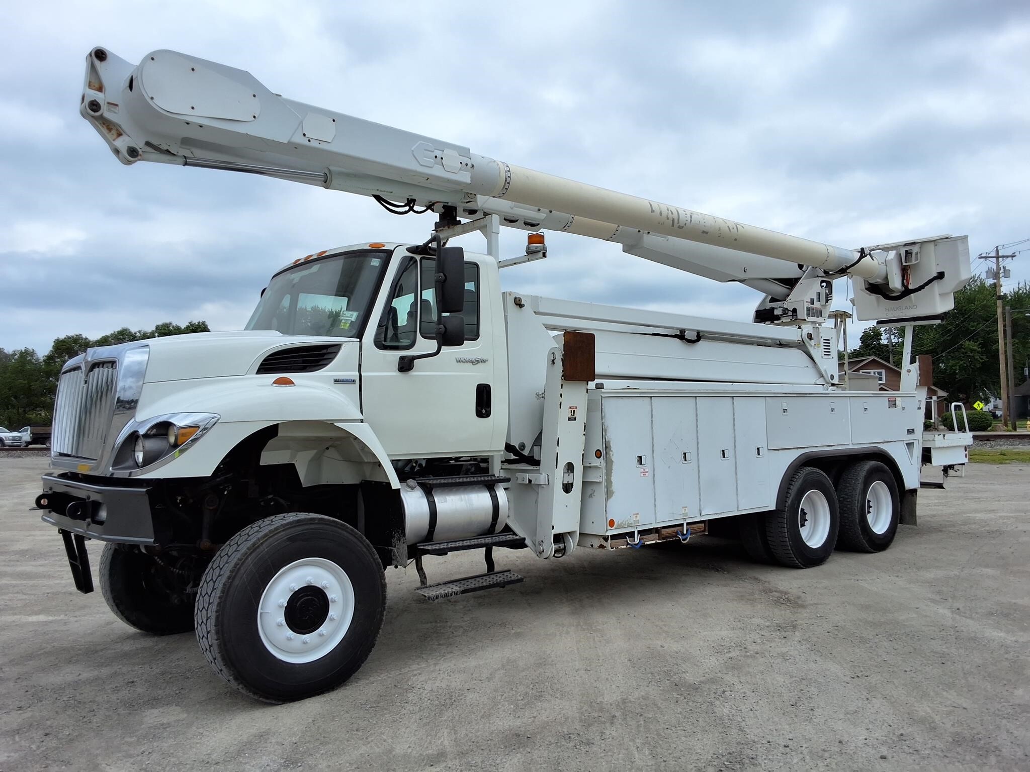 2009 INTERNATIONAL WORKSTAR 7400 in Fort Wayne, IN