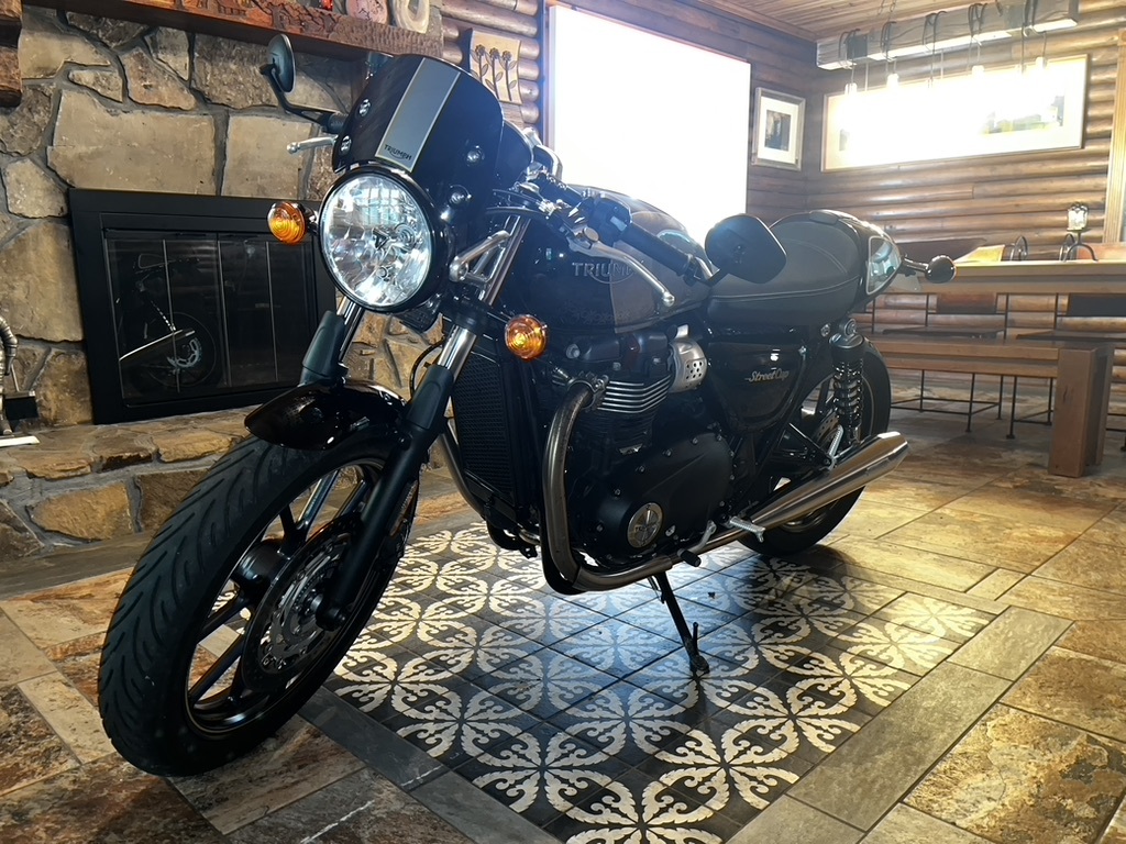 2017 Triumph STREET CUP BASE in hiawassee GA