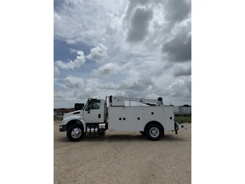 2017 INTERNATIONAL 4400