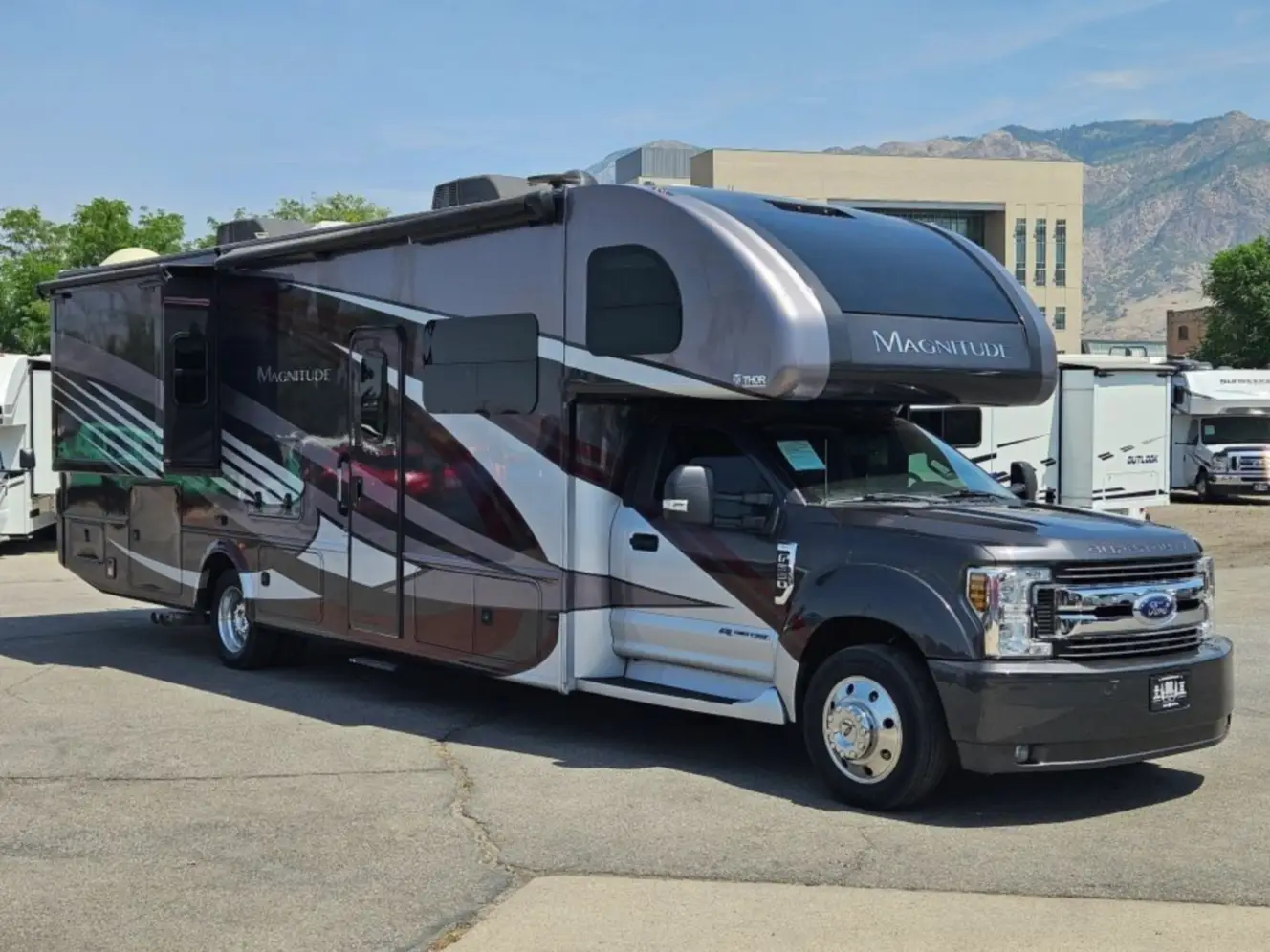 2019 Thor Motor Coach Magnitude BH35
