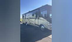 2014 Fleetwood BOUNDER 33C RV