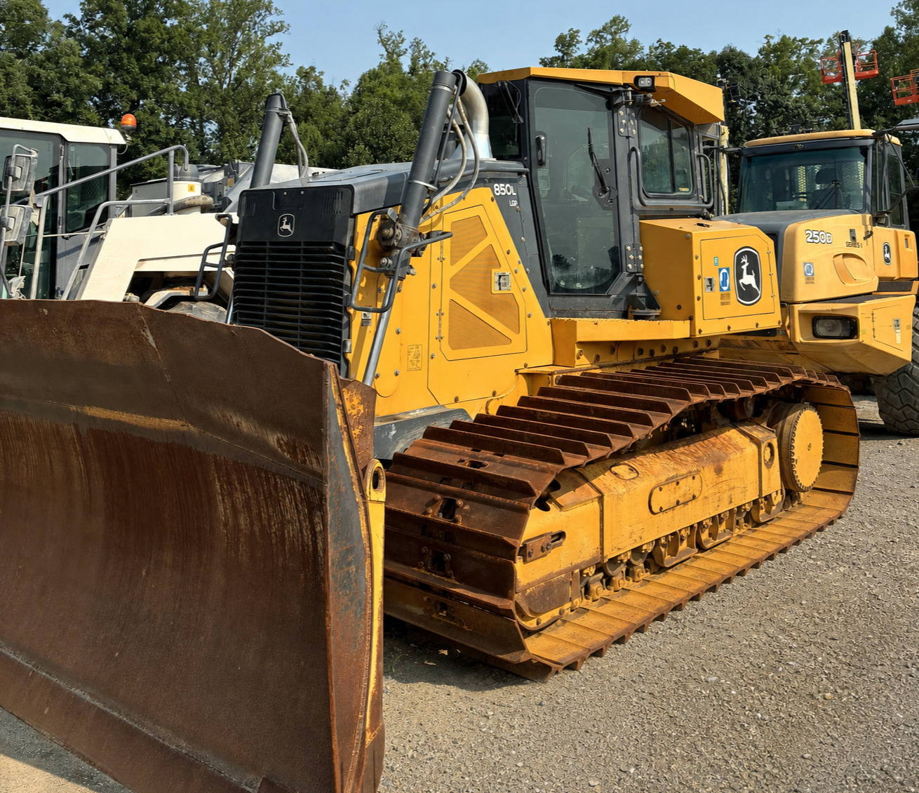 2023 JOHN DEERE 850L in Ashland, VA