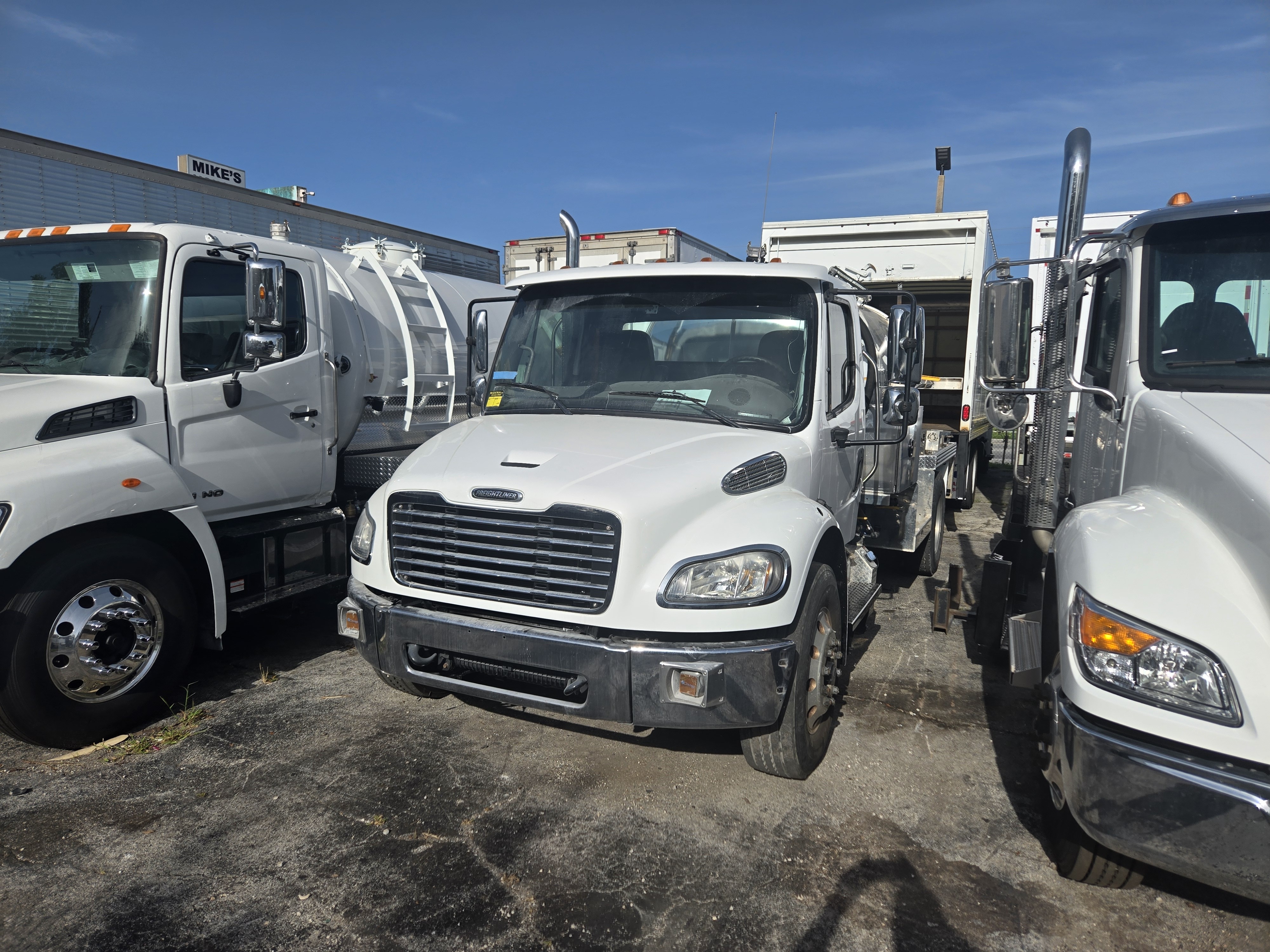 2019 FREIGHTLINER M2 in Miami, FL