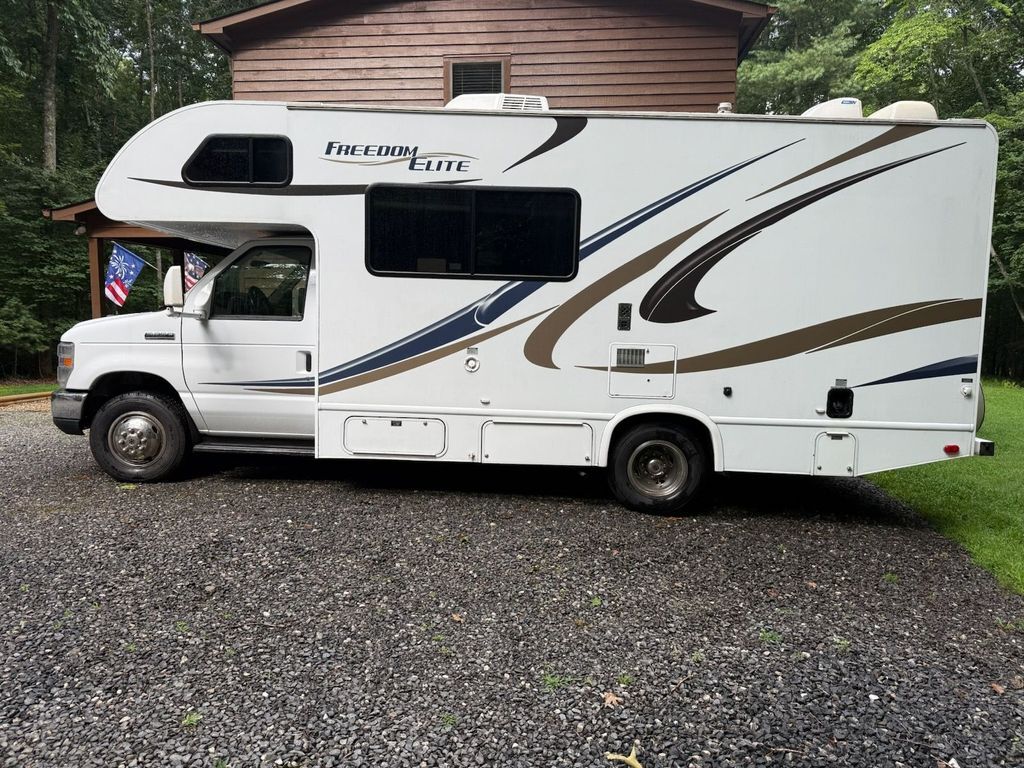 2015 Thor Motor Coach Freedom Elite 22E in murphy NC