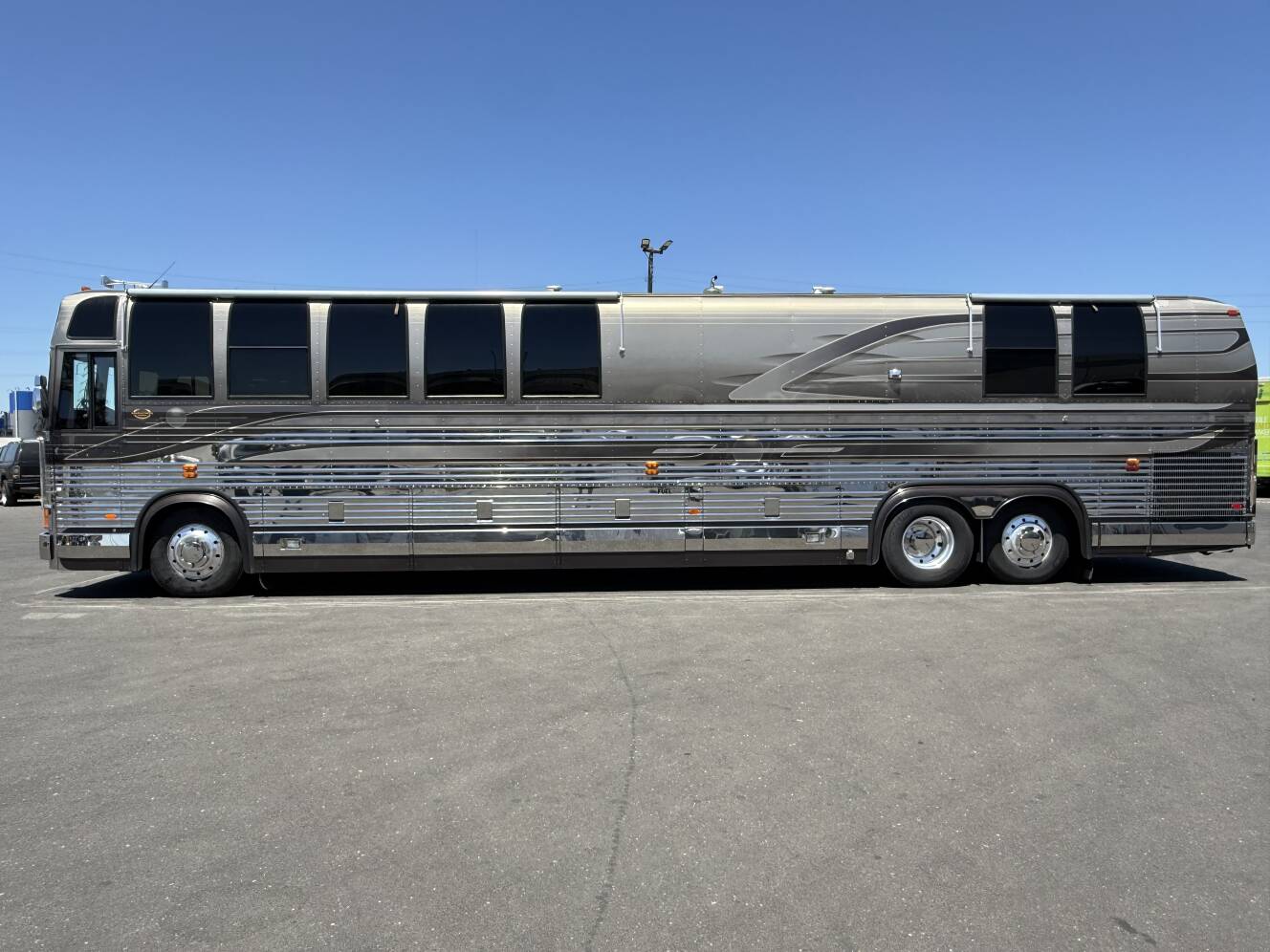 A photo of this 1999 Marathon PREVOST
