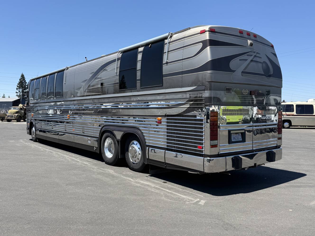 A photo of this 1999 Marathon PREVOST