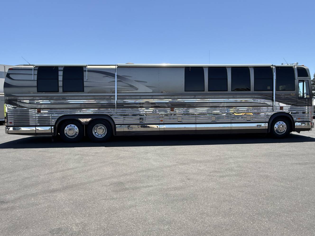 A photo of this 1999 Marathon PREVOST