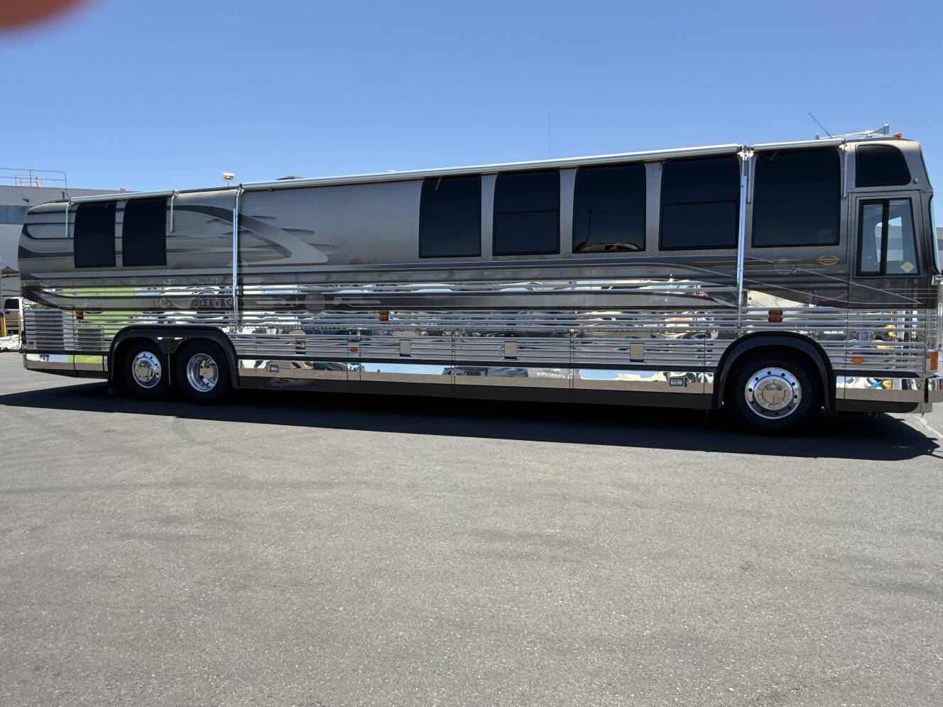 A photo of this 1999 Marathon PREVOST