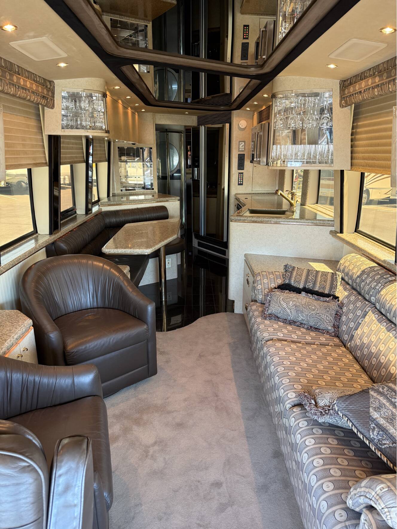 A photo of this 1999 Marathon PREVOST
