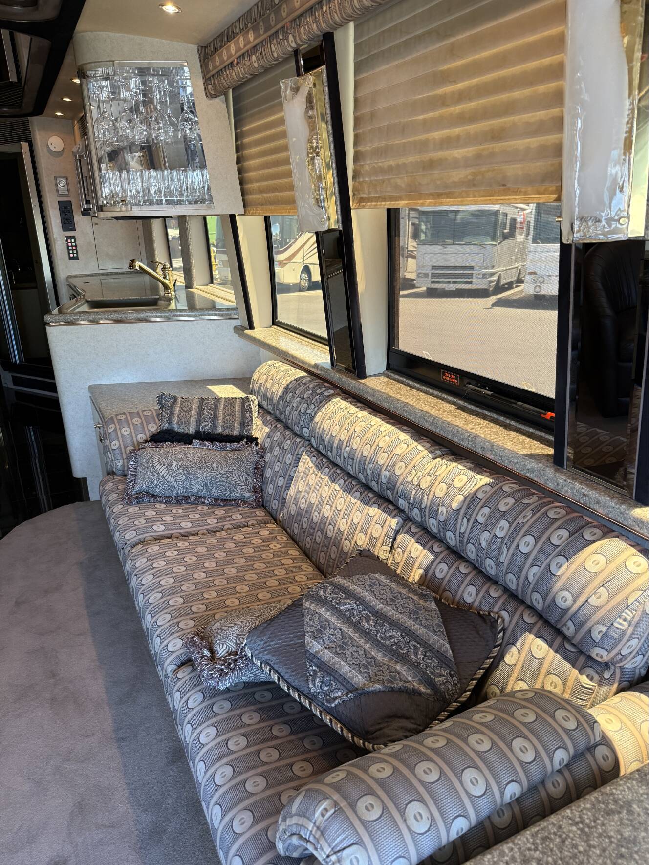 A photo of this 1999 Marathon PREVOST