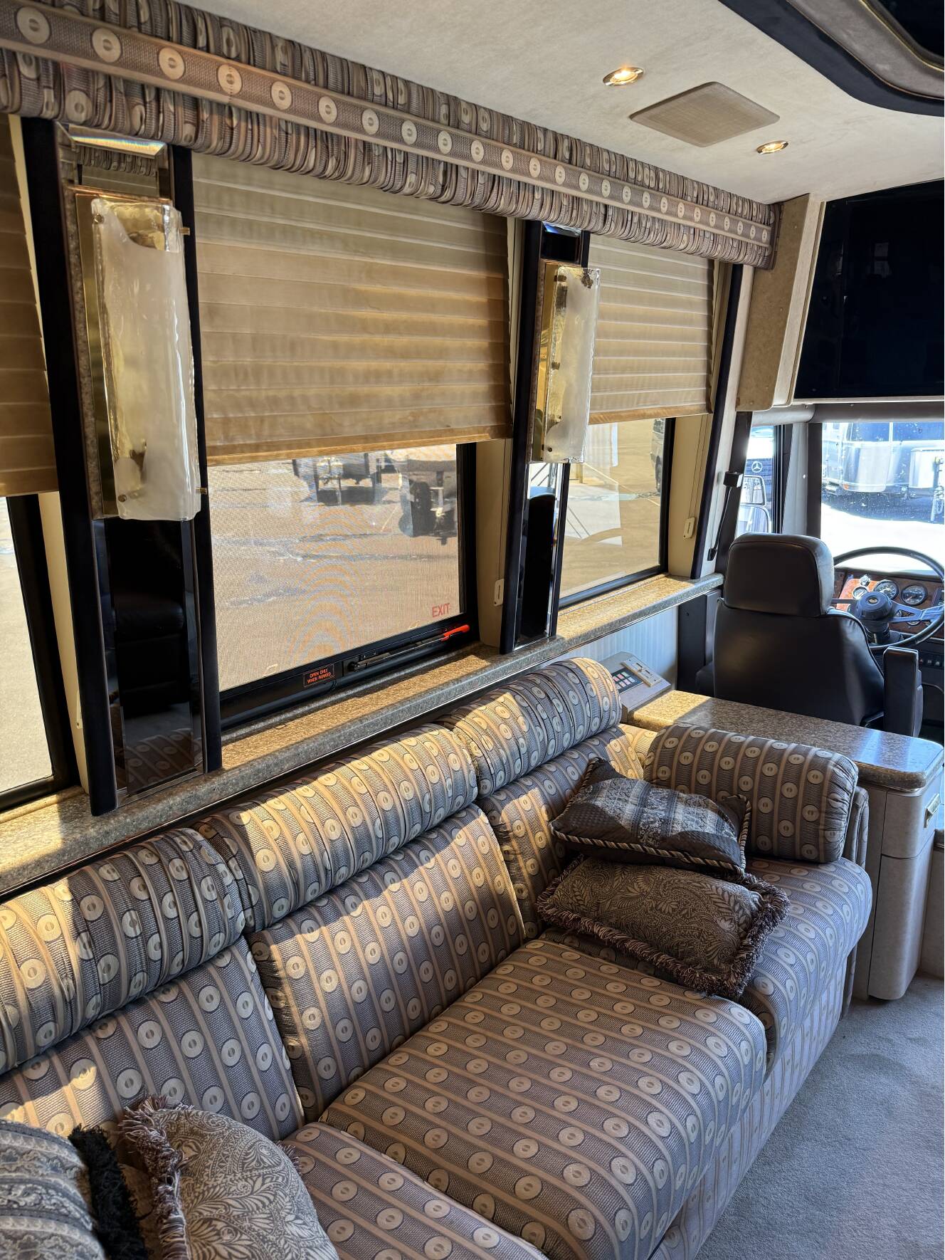 A photo of this 1999 Marathon PREVOST