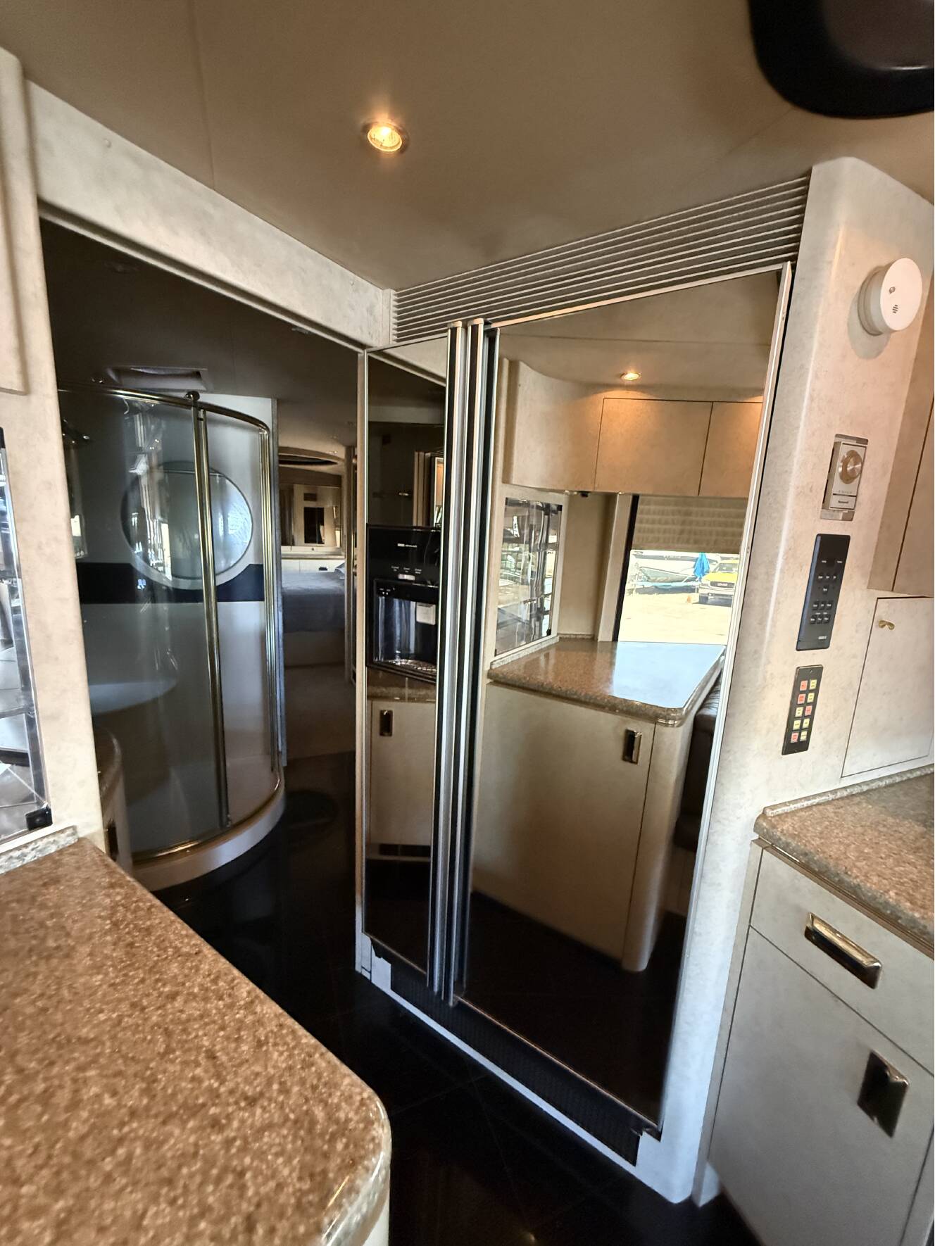 A photo of this 1999 Marathon PREVOST