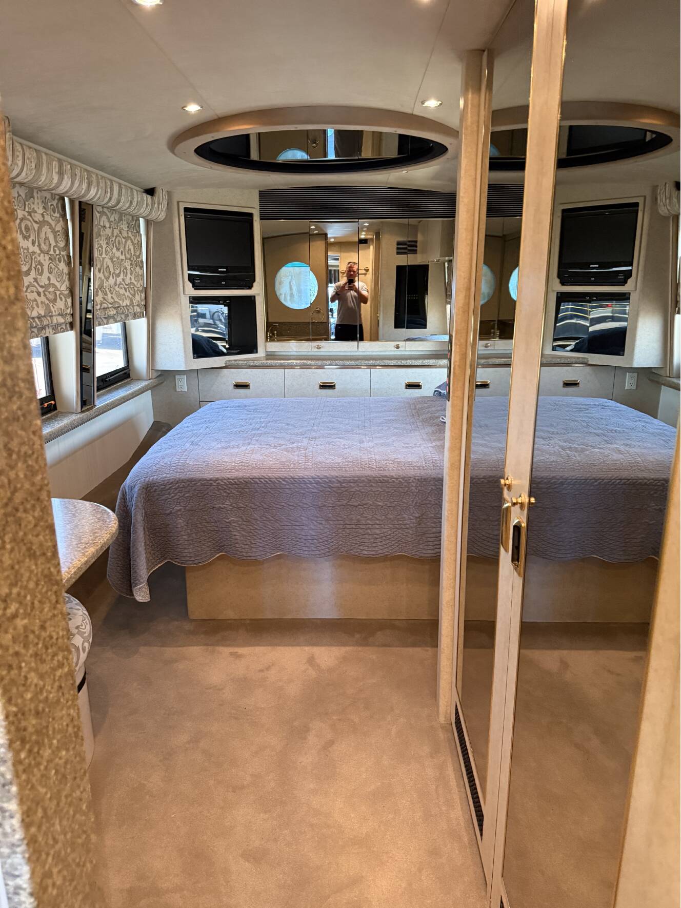 A photo of this 1999 Marathon PREVOST