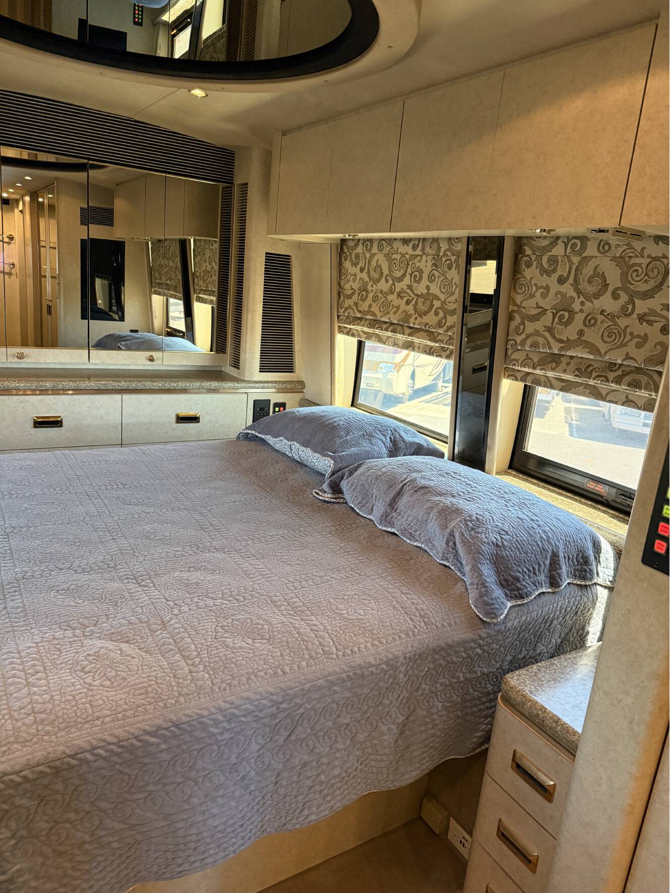 A photo of this 1999 Marathon PREVOST